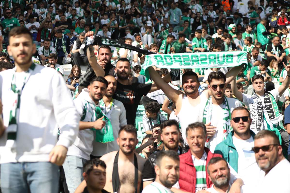 (FOTO GALERİ) BURSASPOR-BORNOVA FK TARAFTAR FOTOĞRAFLARI-2