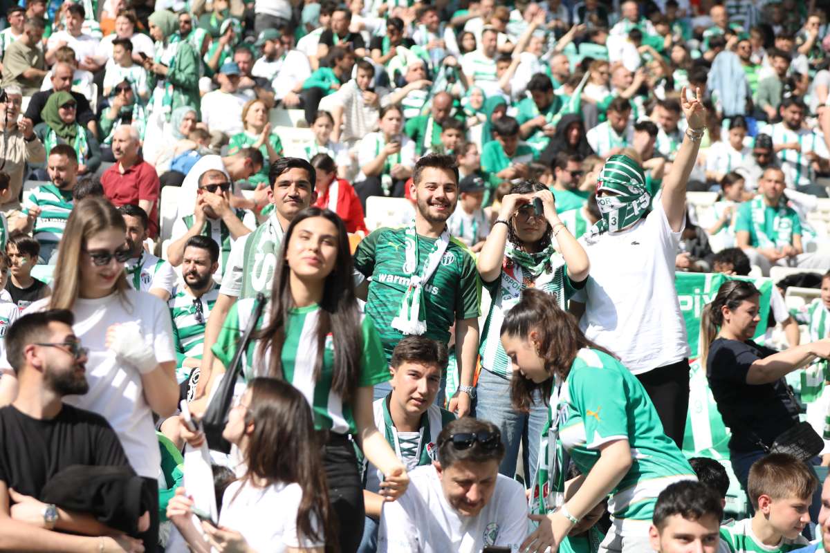 (FOTO GALERİ) BURSASPOR-BORNOVA FK TARAFTAR FOTOĞRAFLARI-2