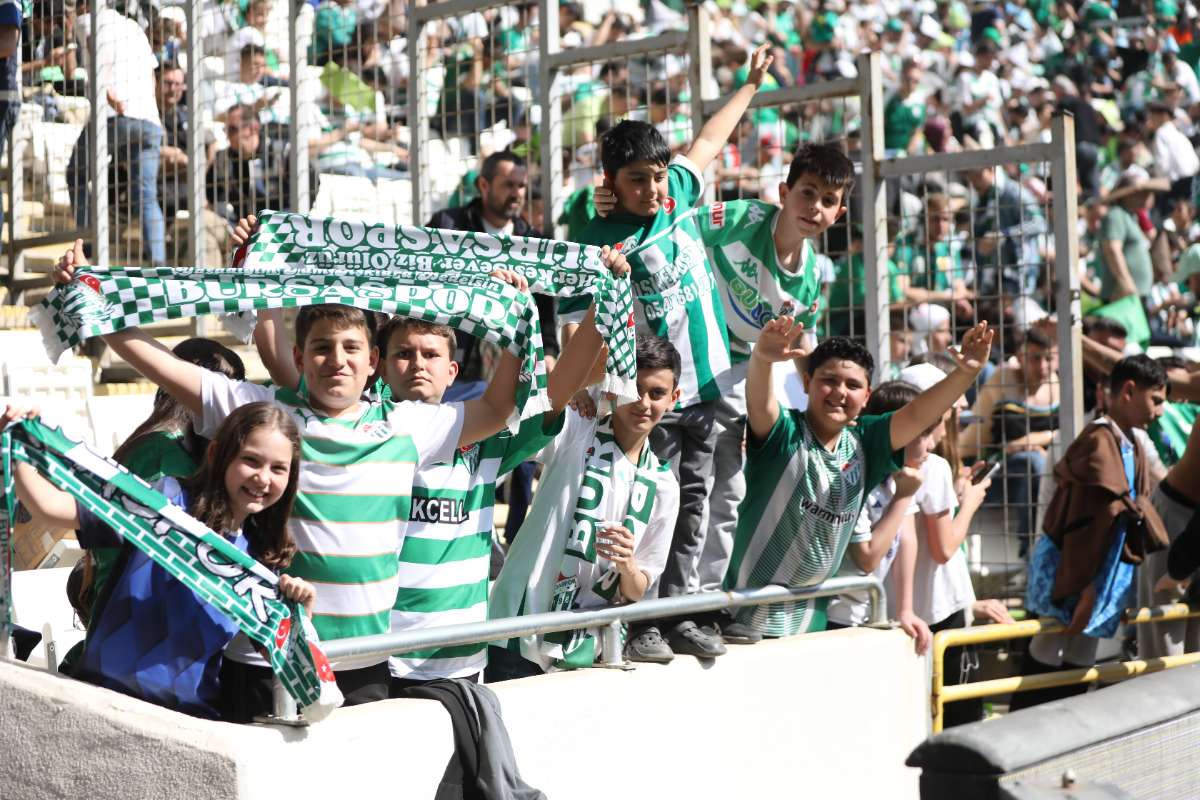 (FOTO GALERİ) BURSASPOR-BORNOVA FK TARAFTAR FOTOĞRAFLARI-2