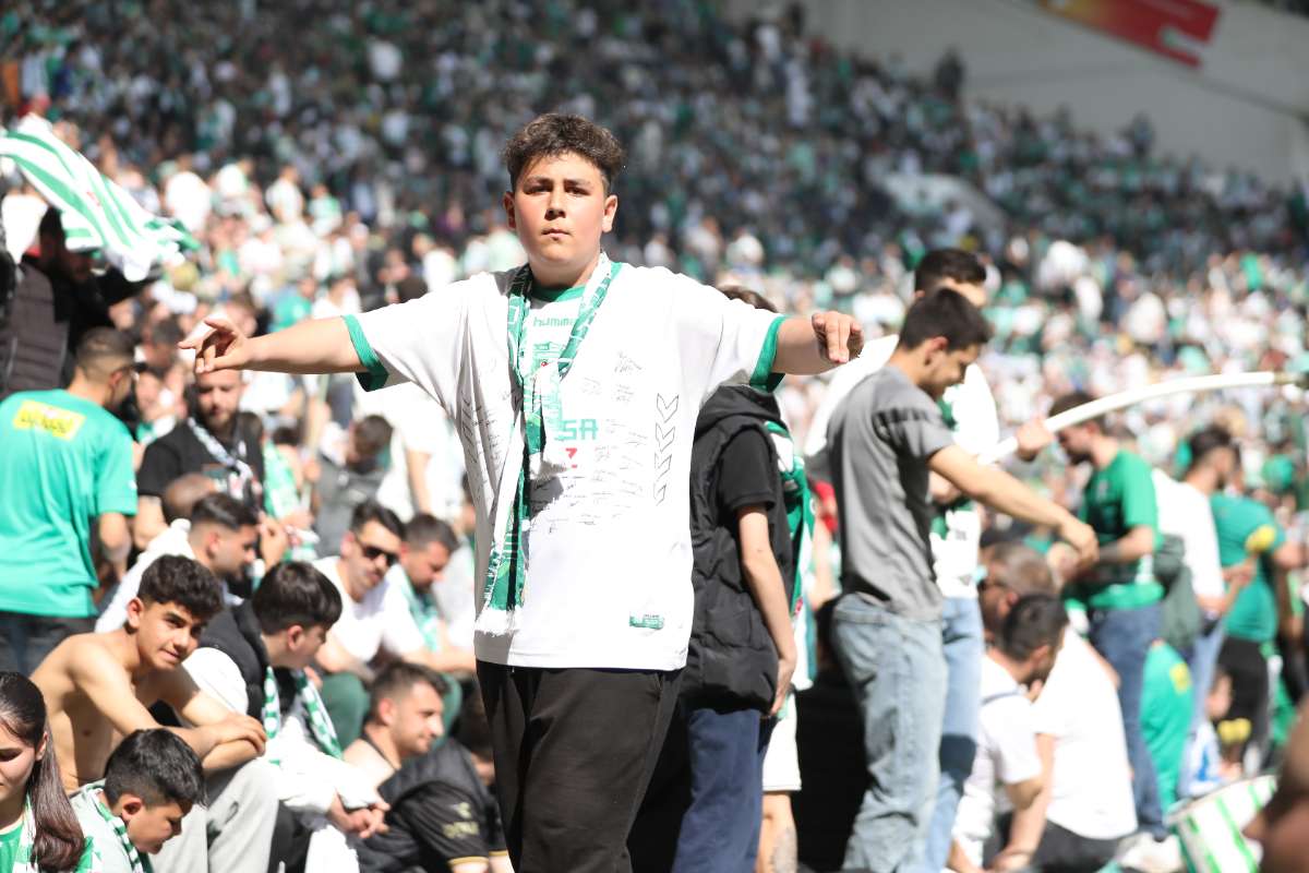 (FOTO GALERİ) BURSASPOR-BORNOVA FK TARAFTAR FOTOĞRAFLARI-2