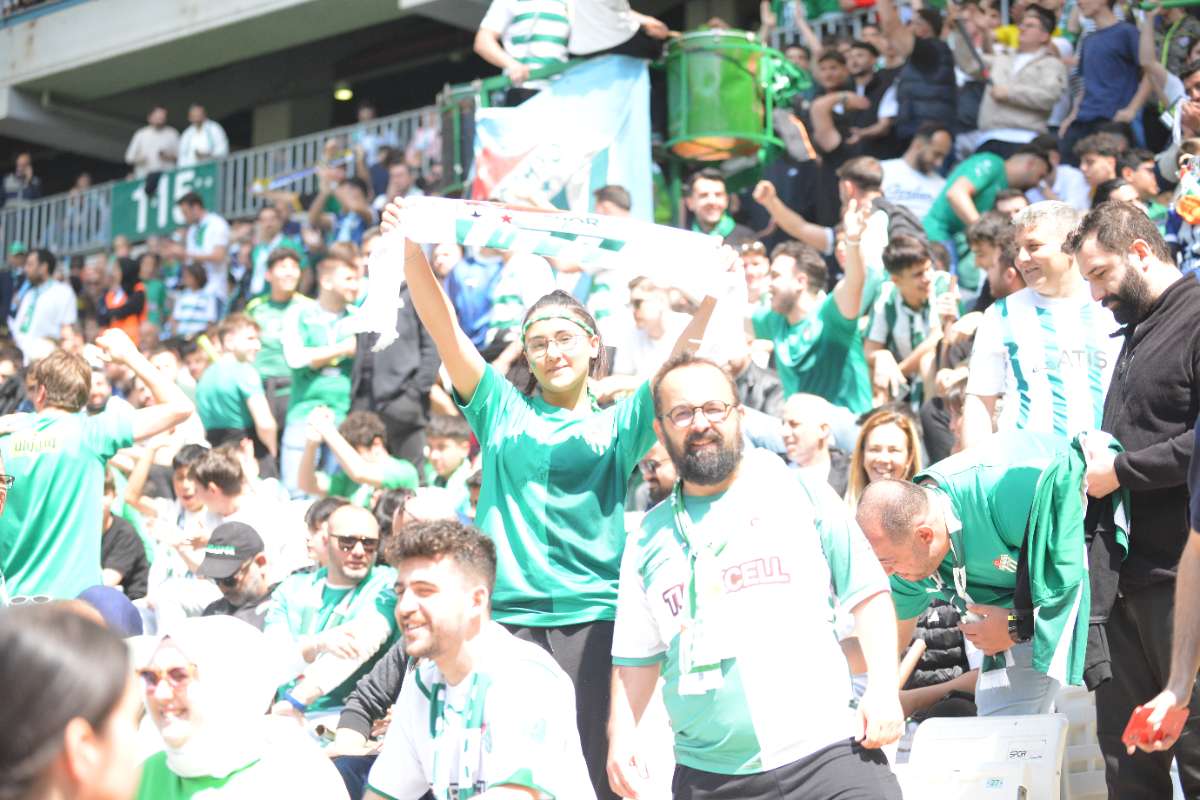 (FOTO GALERİ) BURSASPOR-BORNOVA FK TARAFTAR FOTOĞRAFLARI-3