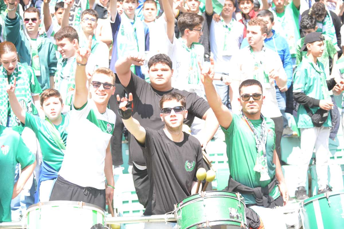 (FOTO GALERİ) BURSASPOR-BORNOVA FK TARAFTAR FOTOĞRAFLARI-3