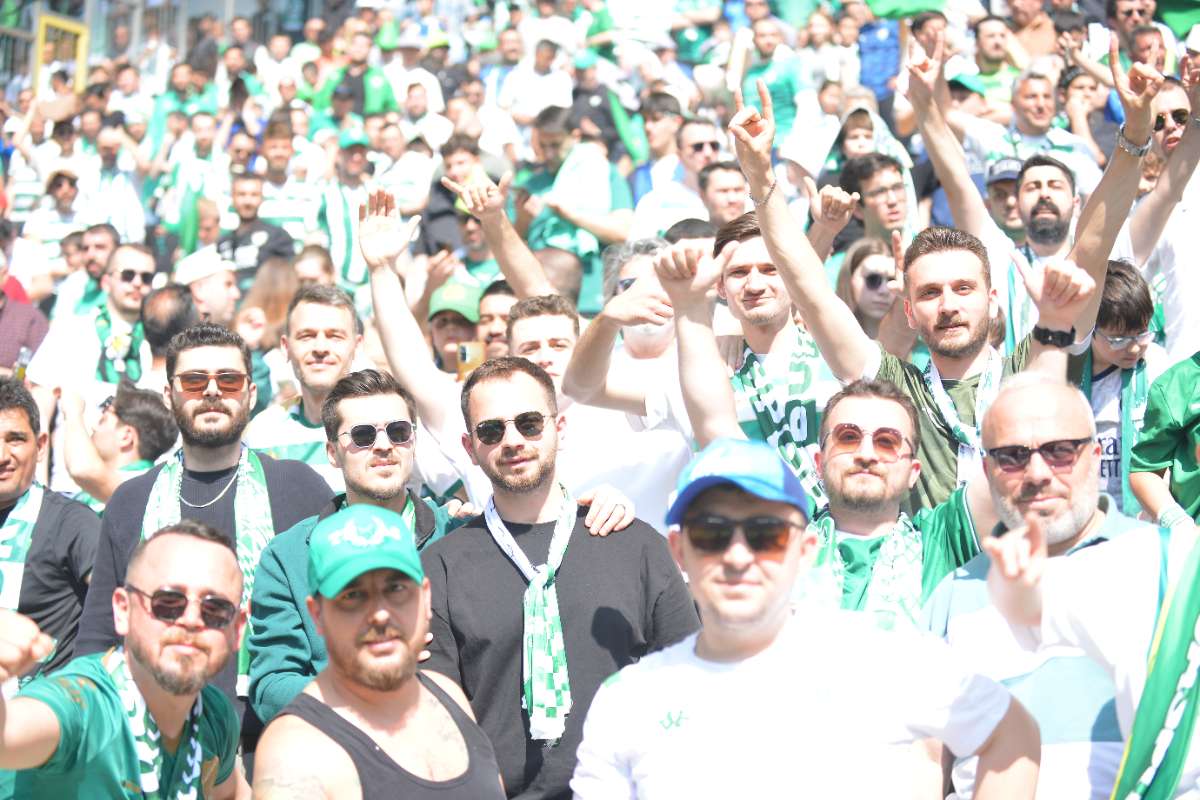 (FOTO GALERİ) BURSASPOR-BORNOVA FK TARAFTAR FOTOĞRAFLARI-3