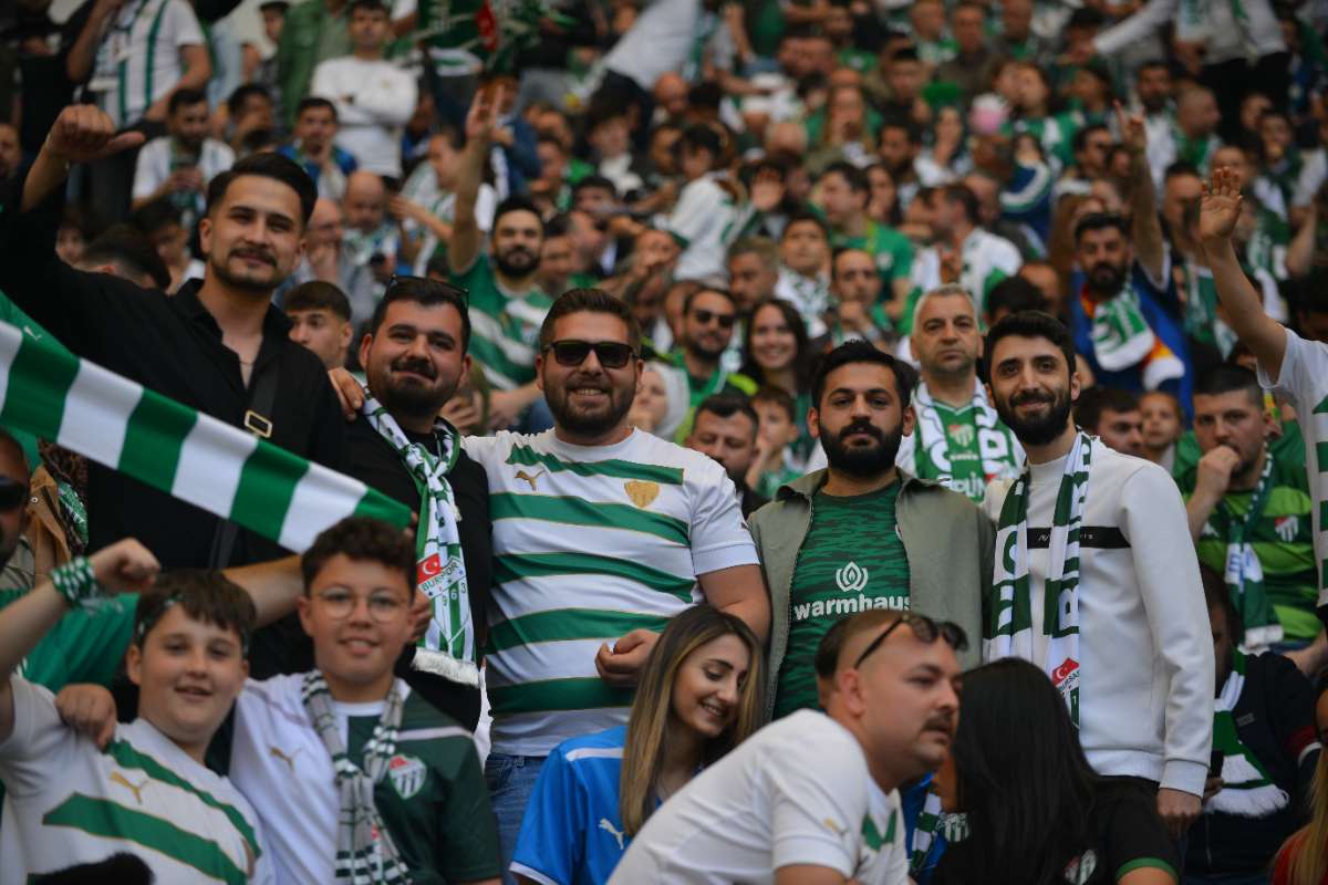 (FOTO GALERİ) BURSASPOR-BORNOVA FK TARAFTAR FOTOĞRAFLARI-3