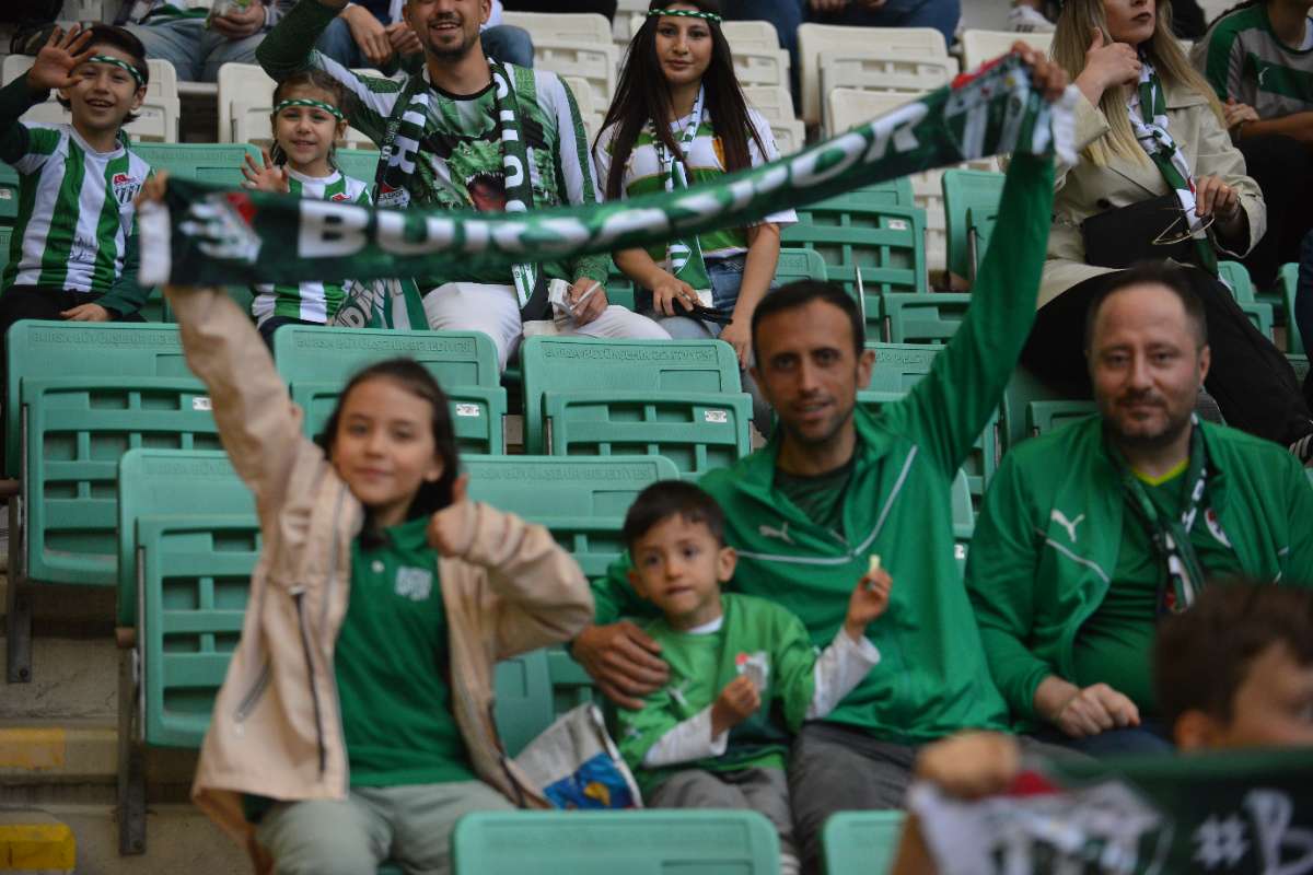 (FOTO GALERİ) BURSASPOR-BORNOVA FK TARAFTAR FOTOĞRAFLARI-3