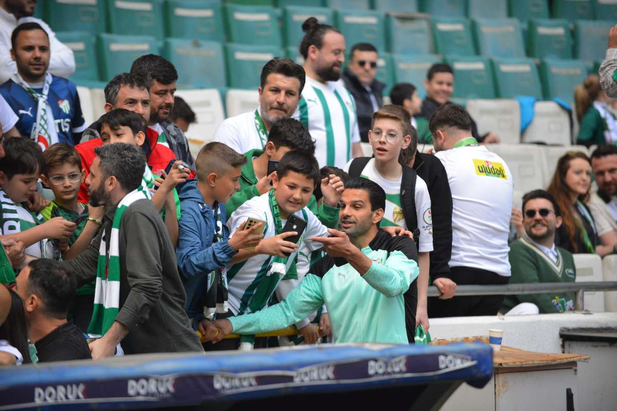 (FOTO GALERİ) BURSASPOR-BORNOVA FK TARAFTAR FOTOĞRAFLARI-3