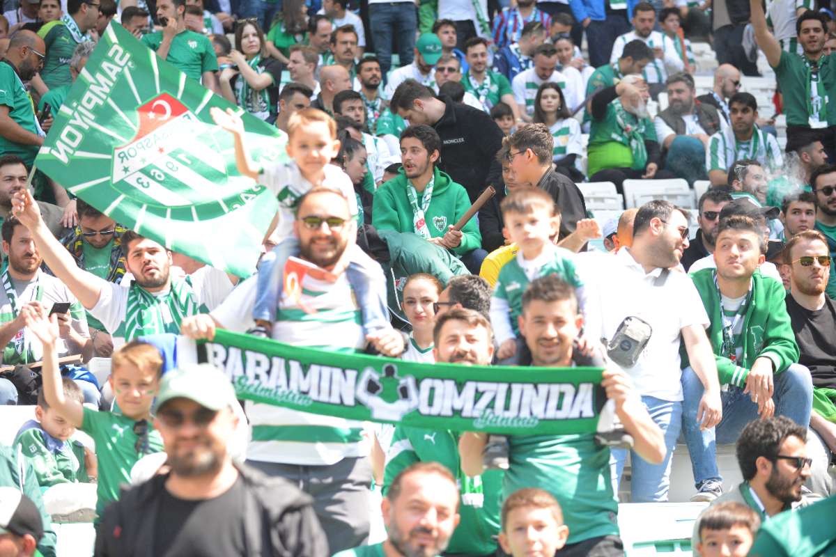 (FOTO GALERİ) BURSASPOR-BORNOVA FK TARAFTAR FOTOĞRAFLARI-3