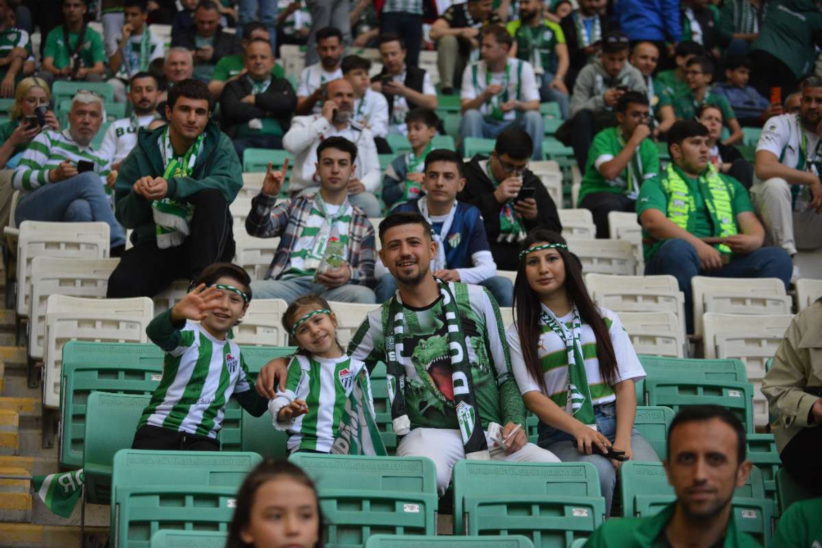 (FOTO GALERİ) BURSASPOR-BORNOVA FK TARAFTAR FOTOĞRAFLARI-3