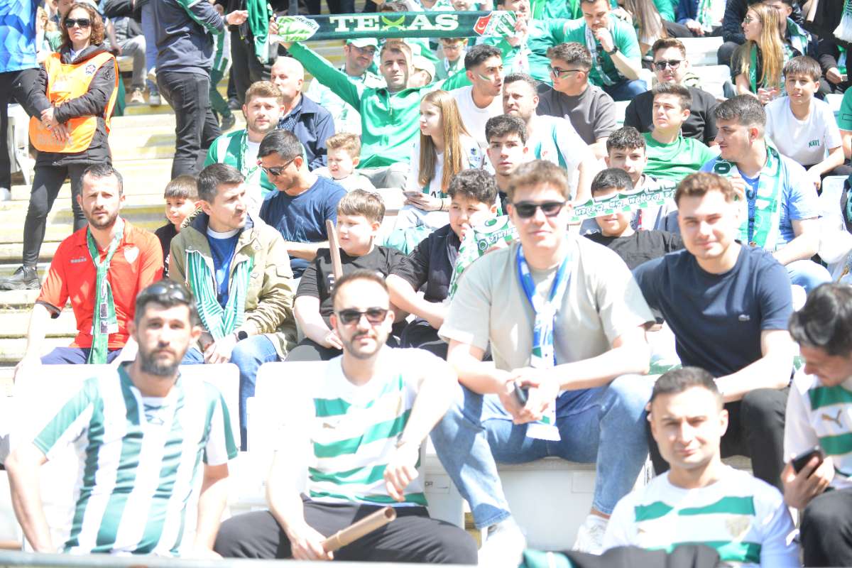 (FOTO GALERİ) BURSASPOR-BORNOVA FK TARAFTAR FOTOĞRAFLARI-3