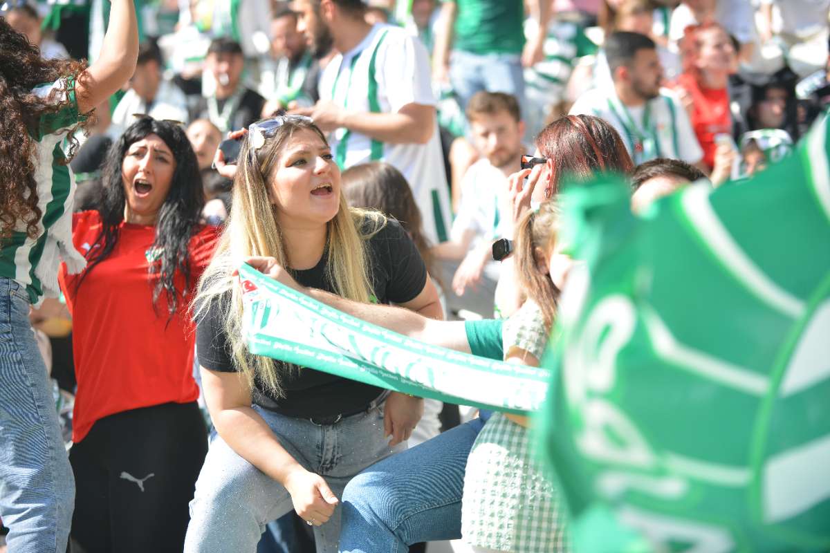 (FOTO GALERİ) BURSASPOR-BORNOVA FK TARAFTAR FOTOĞRAFLARI-3