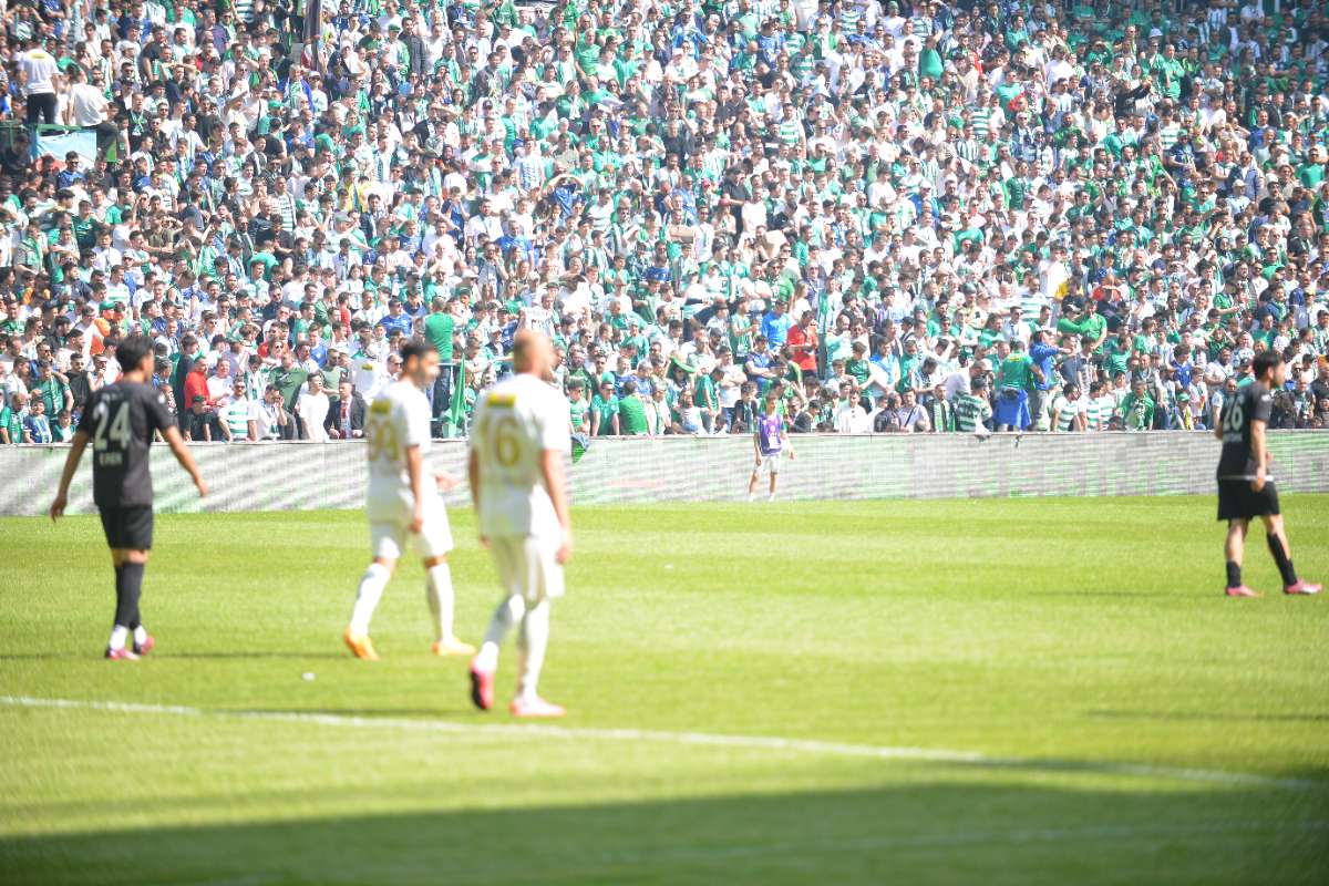 (FOTO GALERİ) BURSASPOR-BORNOVA FK TARAFTAR FOTOĞRAFLARI-3