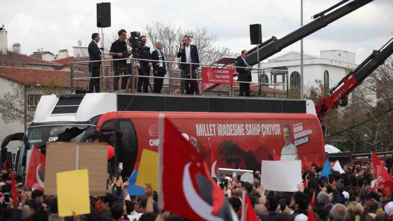 CHP Genel Başkanı Özel: "Ekrem başkanı içeride tutmanın bedeli 2.2 trilyon"