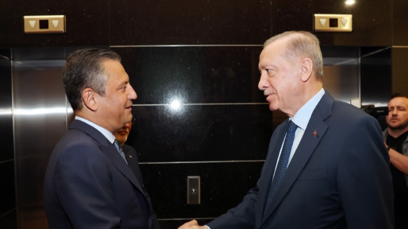 Cumhurbaşkanı Erdoğan’dan CHP Genel Başkanı Özel’e geçmiş olsun telefonu