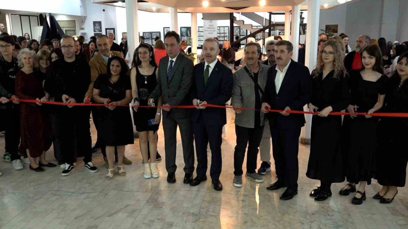 Genç ressamların eserleri sergilendi