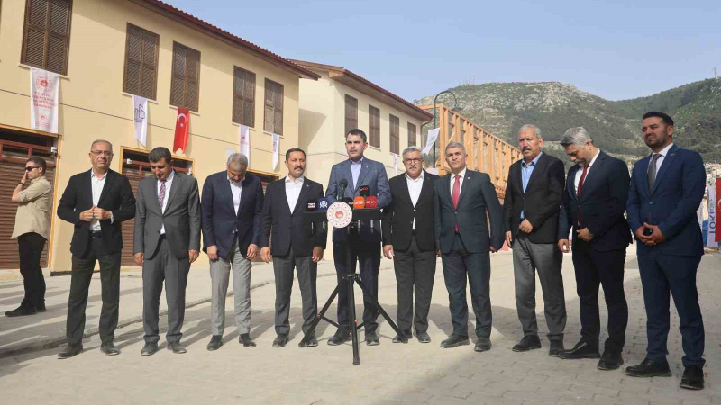 Bakan Kurum: "Deprem bölgesinde 250 bininci konutun anahtarını Cumhurbaşkanımız ve Azerbeycan Cumhurbaşkanı Aliyev’in teşrifleriyle teslim edeceğiz"