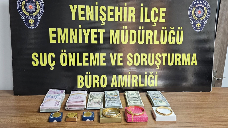 Kocasından altınları saklamak için hırsızlık süsü verdi