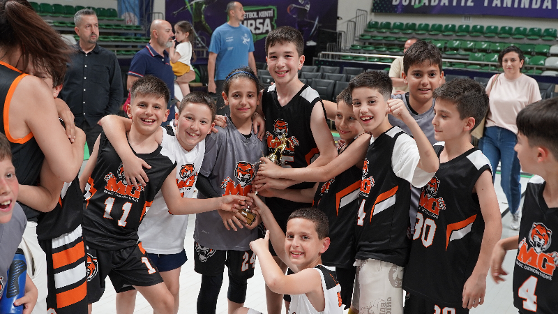 BURSA U11 ERKEKLER LİGİ'NDE ŞAMPİYON MG SPOR!