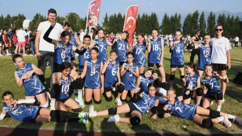 Genç voleybolcuların kalbi Osmangazi'de attı