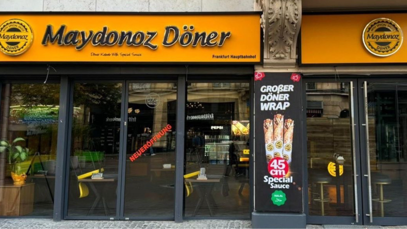 İstanbul’da FETÖ’ye finansal destek sağladığı iddiasıyla “Maydonoz Döner” firmasına yönelik düzenlenen operasyonda 60 kişi gözaltına alındı.