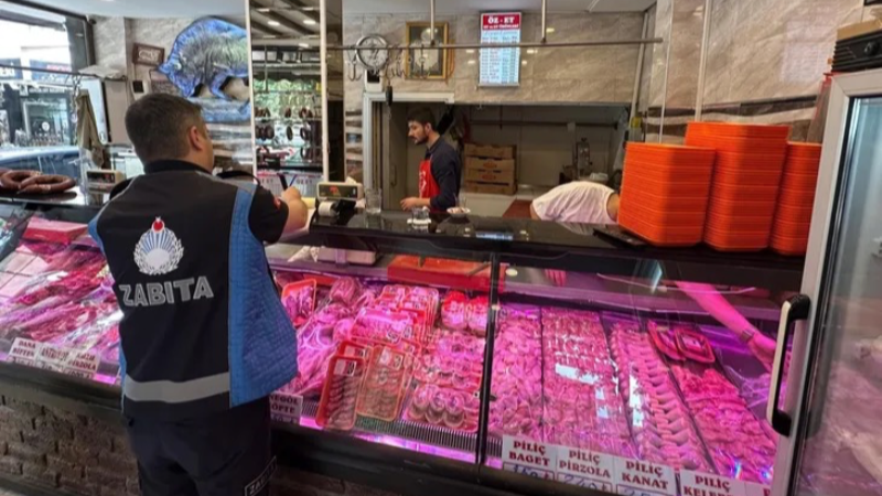 İnegöl’de zabıtalar sıkı denetim uyguluyor