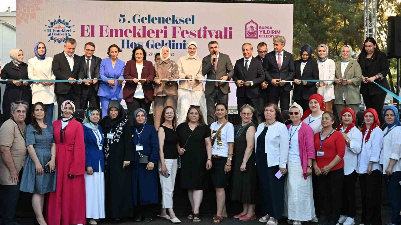 Bursa’da deprem bölgesi kadınlarının El Emekleri Festivali’ne büyük ilgi