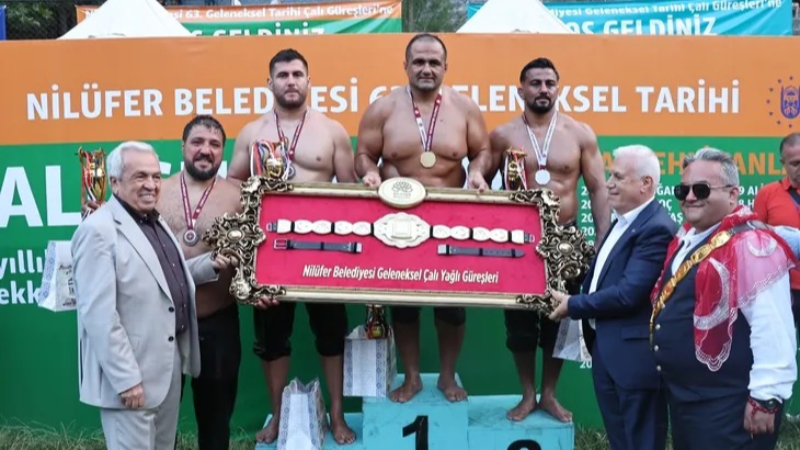 Çalı’da başpehlivan Mehmet Yeşil Yeşil oldu