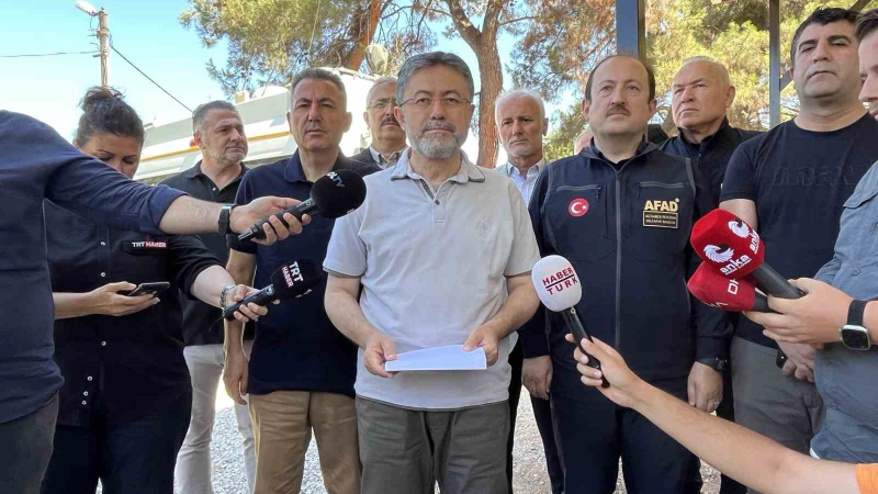 Bakan Yumaklı, İzmir'deki yangın hakkında açıklamalarda bulundu