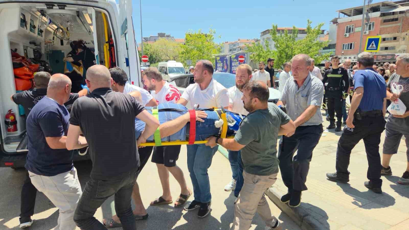 Fren yerine gaza bastı, kaldırımda terör estirdi