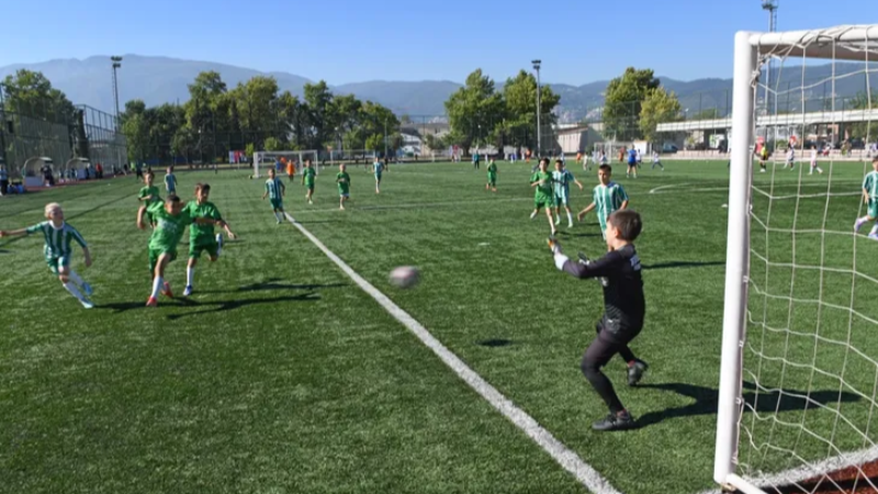 Geleceğin futbolcuları Osmangazi’de sahaya çıktı
