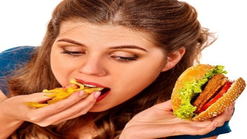 Dikkat dağınıklığı aşırı yeme davranışını artırıyor