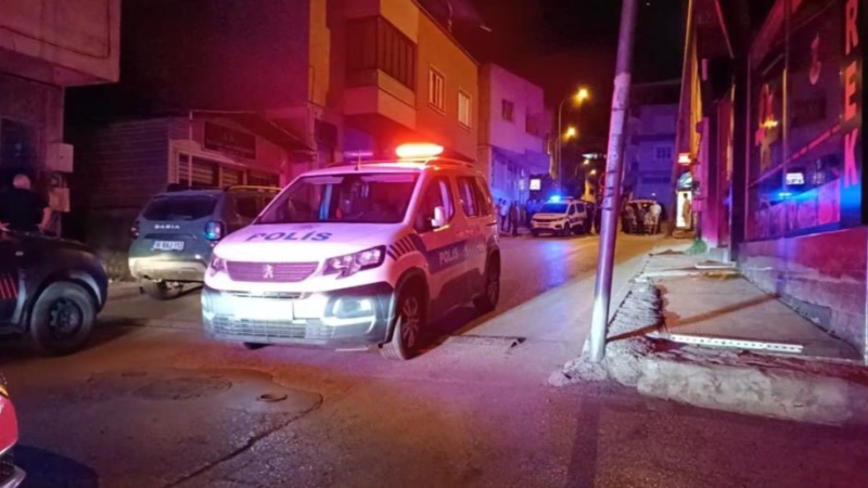 Önüne gelen polisi ezdi, 1 polis yaralandı