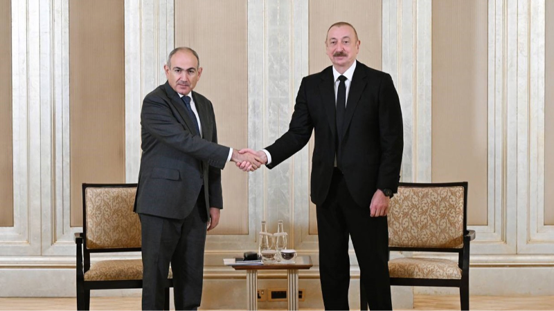 Aliyev ile Paşinyan’ın görüşmesi başladı