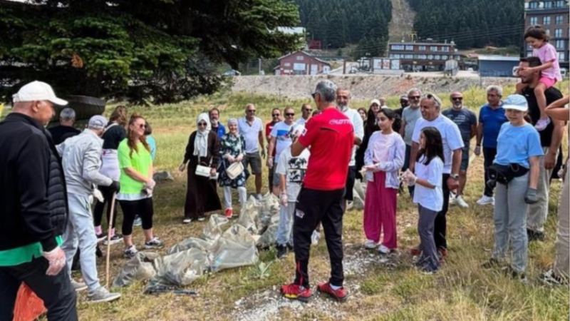 Uludağ'da kayakçılardan yangın önlemi