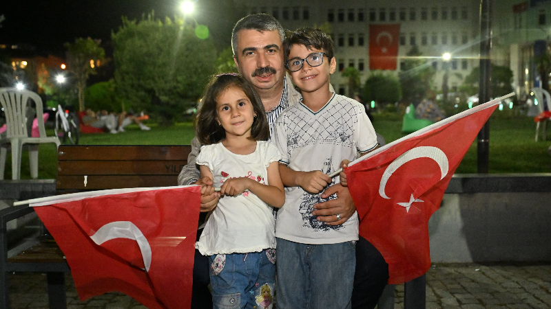 Yıldırım al bayraklarla donatıldı