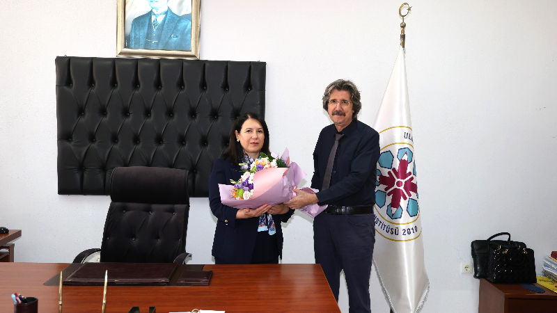 Eğitim bilimleri enstitüsünde bayrak değişimi