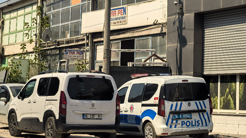 Pencereyi beğenmeyen müşteri iş yerini kurşunladı