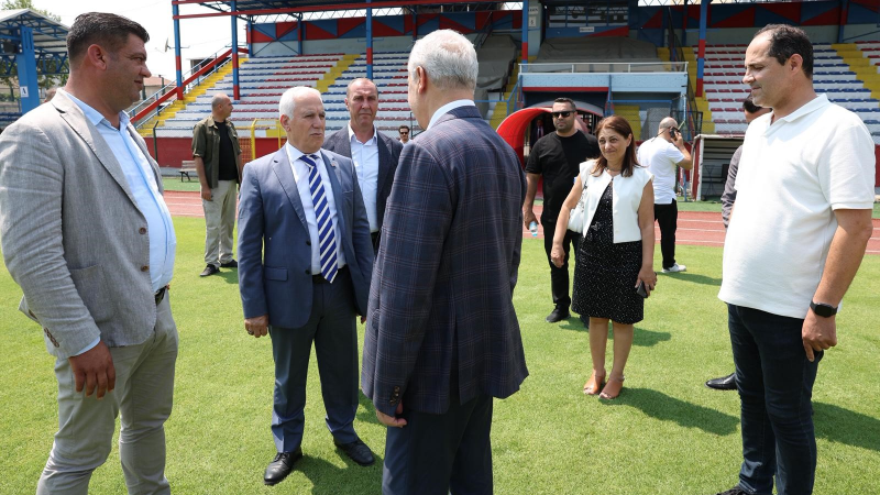 Büyükşehir, Mustafakemalpaşa İlçe Stadı'nı sil baştan yeniledi