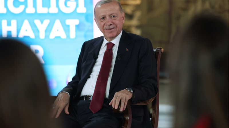 Cumhurbaşkanı Erdoğan, tütün ürünlerine ilişkin reklam, tanıtım ve sponsorluk yasaklarını hayata geçirdiklerini açıkladı