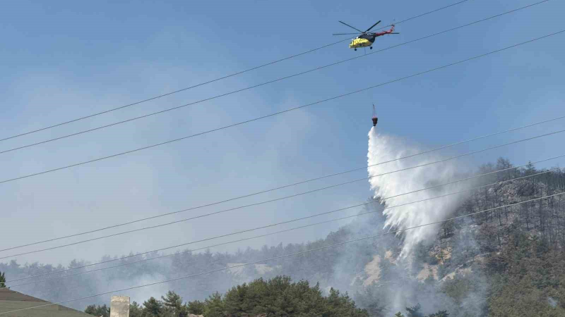 Sakarya Valiliği, yangının kısmen kontrol altına alındığını ve soğutma çalışmalarının sürdüğünü açıkladı