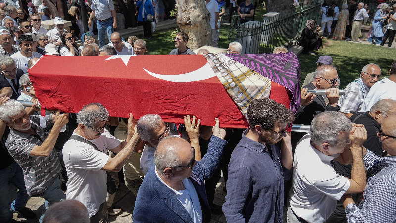 Eski CHP Milletvekili Lale Karabıyık son yolculuğuna uğurlandı