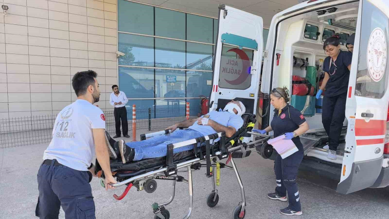 İnegöl’de bir minibüs kontrolden çıkarak bariyerlere çarptı
