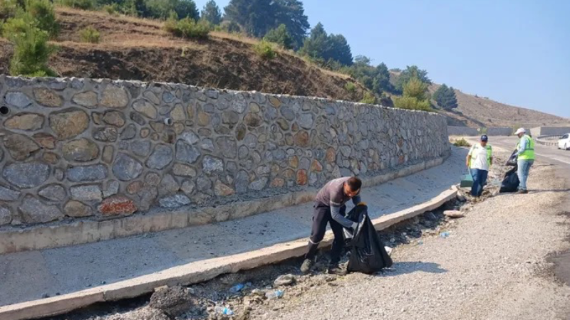 Büyükşehir’den yangın bölgelerinde çevre temizliği