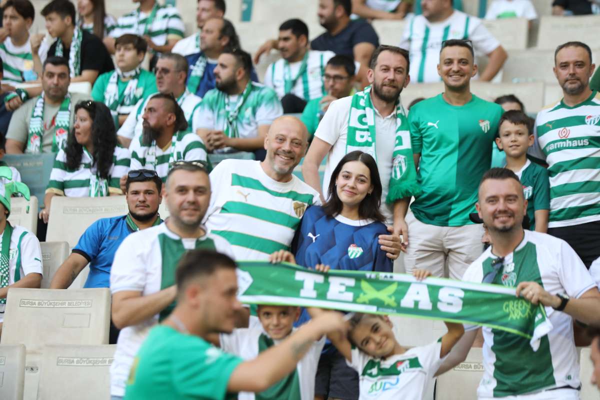 (FOTO GALERİ) Bursaspor-Eskişehirspor Dostluk Maçı Taraftar Fotoğrafları