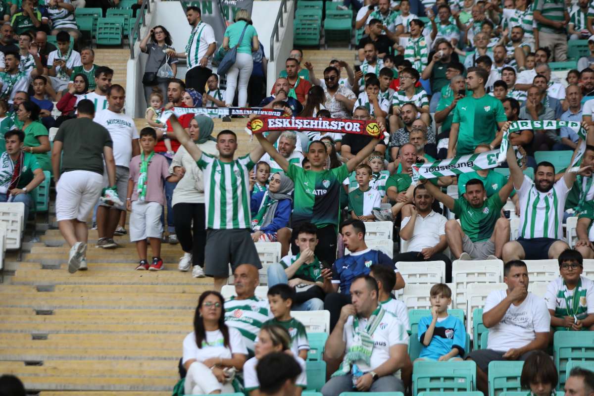(FOTO GALERİ) Bursaspor-Eskişehirspor Dostluk Maçı Taraftar Fotoğrafları