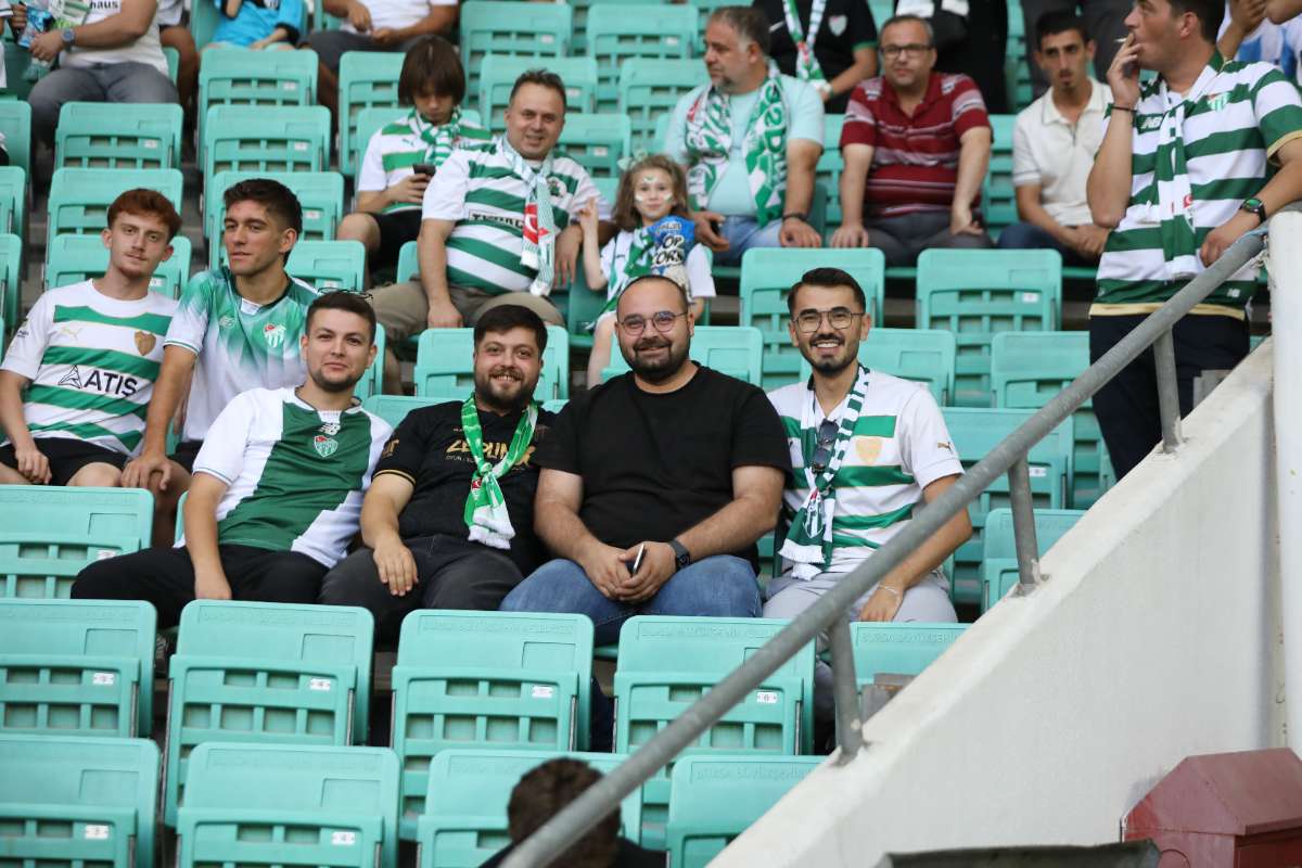(FOTO GALERİ) Bursaspor-Eskişehirspor Dostluk Maçı Taraftar Fotoğrafları