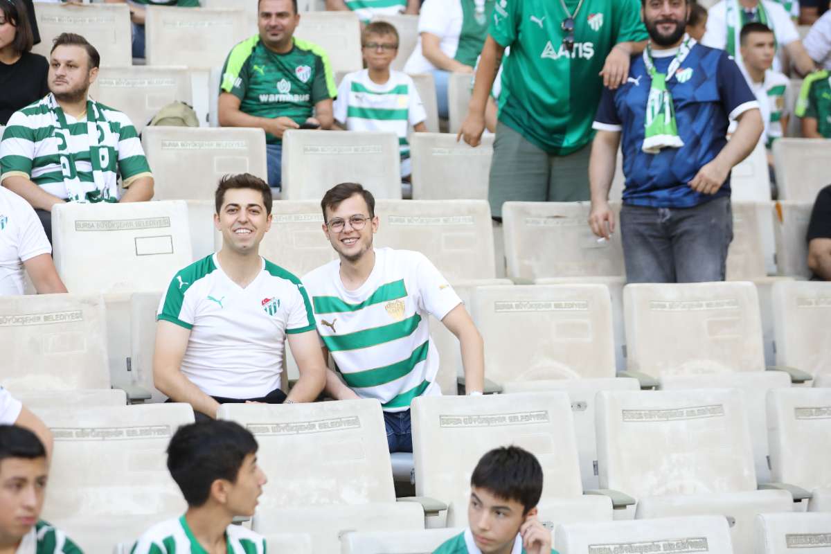 (FOTO GALERİ) Bursaspor-Eskişehirspor Dostluk Maçı Taraftar Fotoğrafları