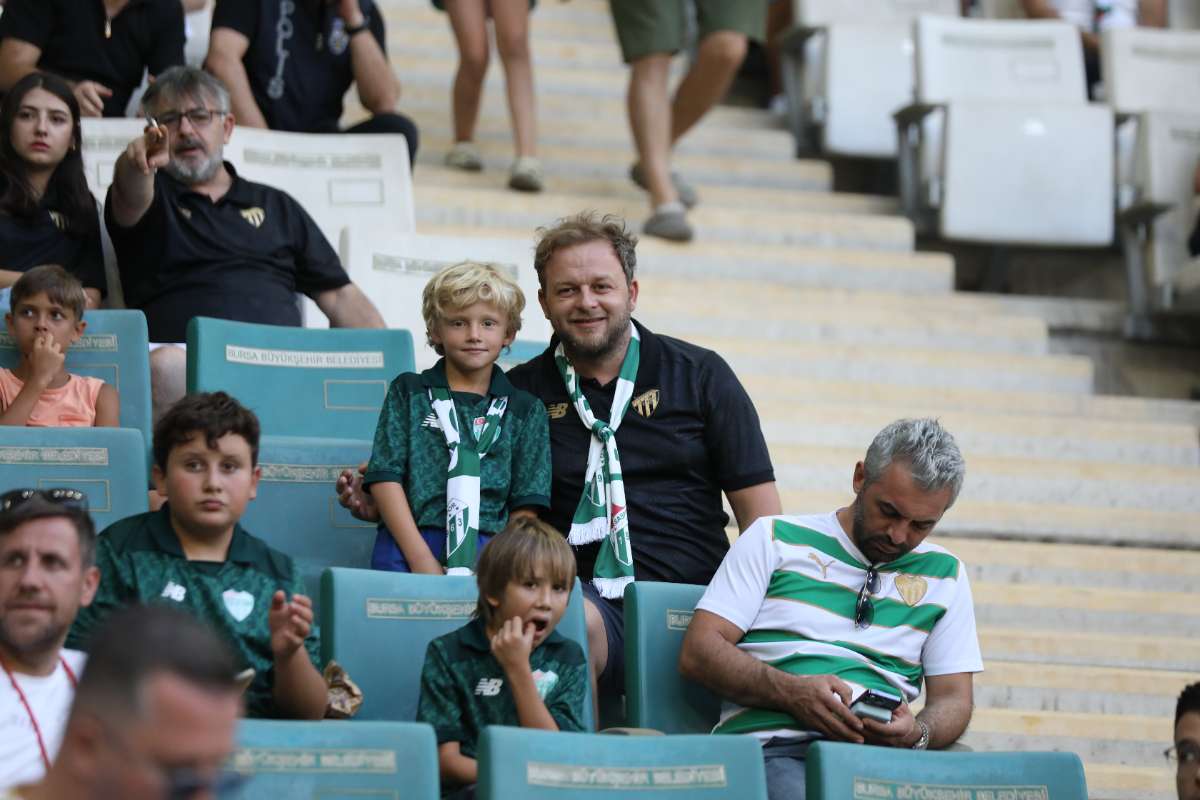 (FOTO GALERİ) Bursaspor-Eskişehirspor Dostluk Maçı Taraftar Fotoğrafları