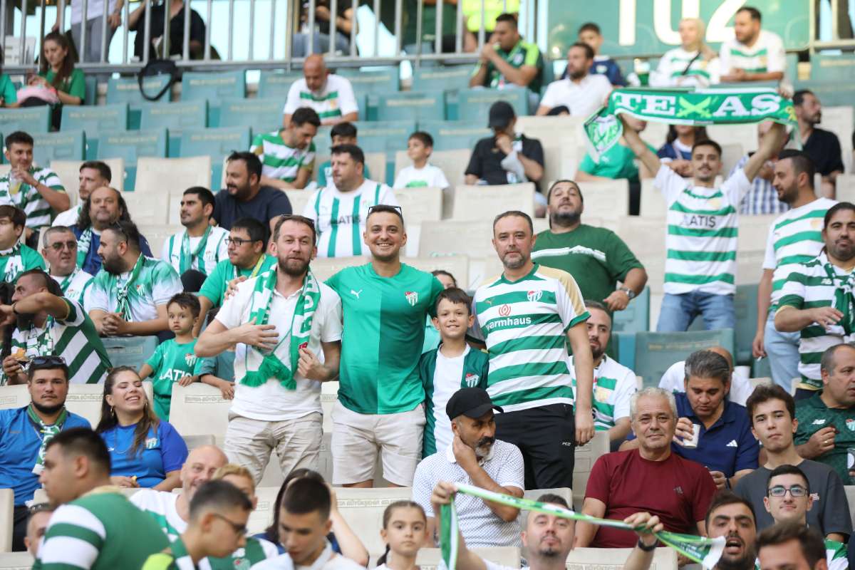 (FOTO GALERİ) Bursaspor-Eskişehirspor Dostluk Maçı Taraftar Fotoğrafları