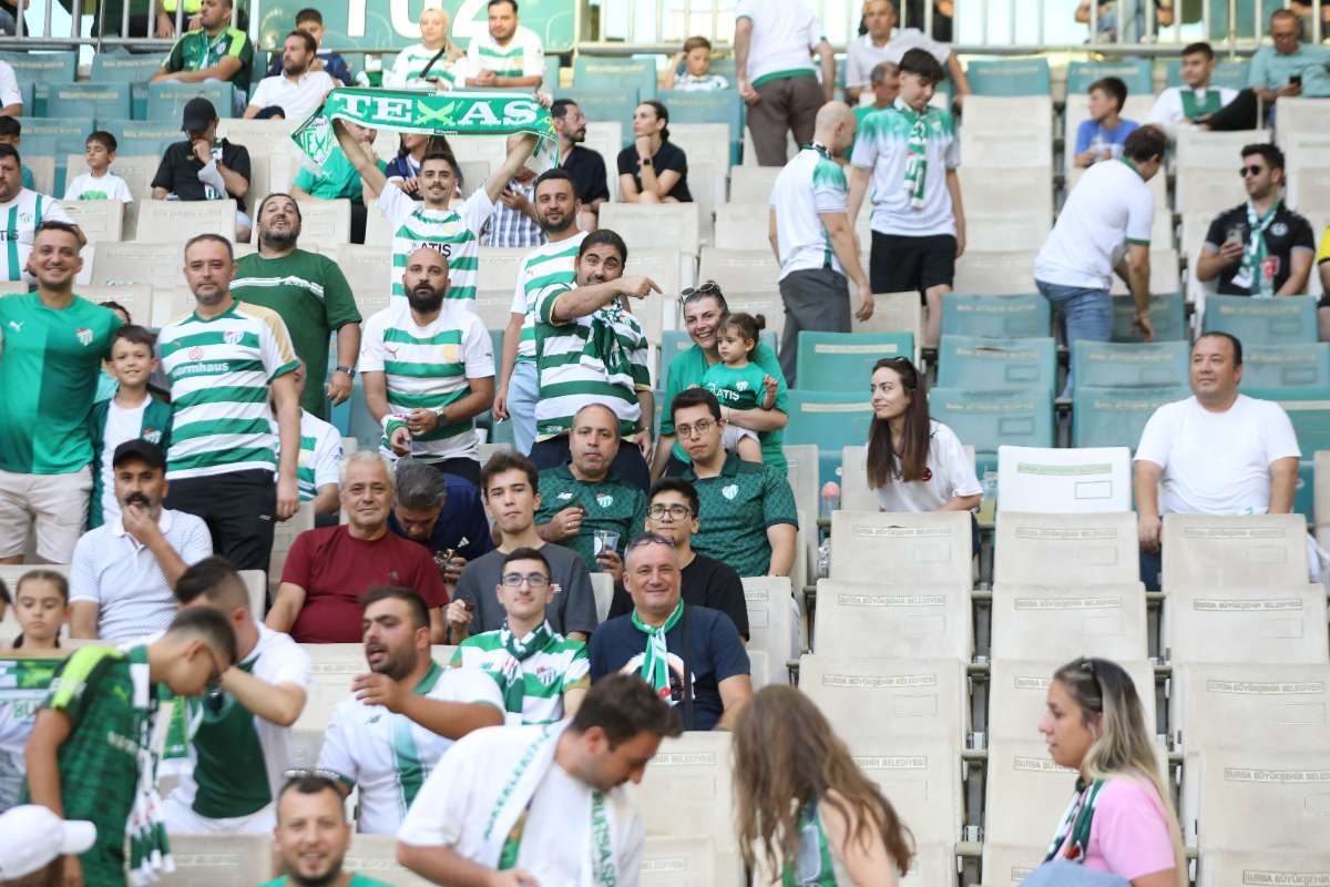 (FOTO GALERİ) Bursaspor-Eskişehirspor Dostluk Maçı Taraftar Fotoğrafları