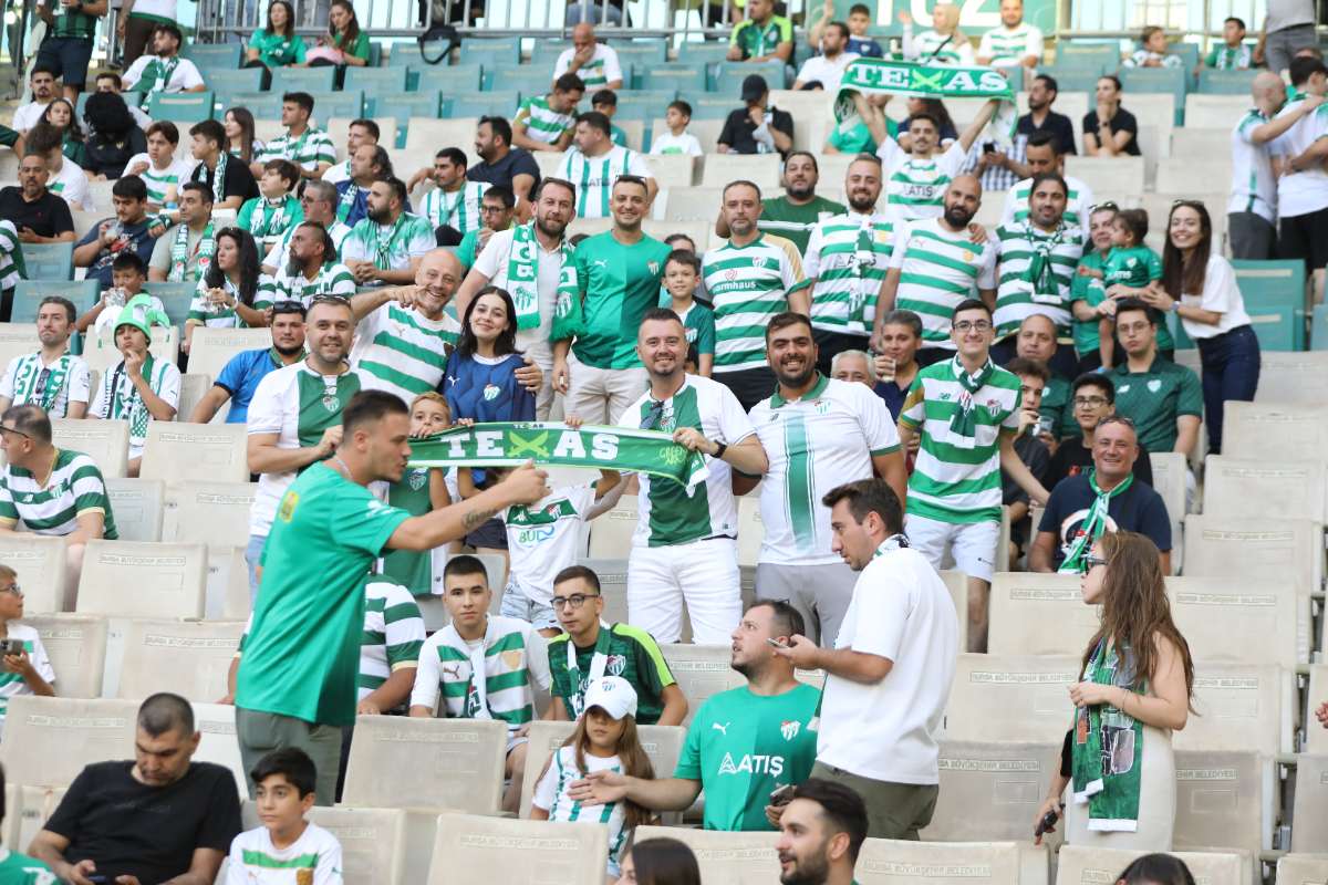 (FOTO GALERİ) Bursaspor-Eskişehirspor Dostluk Maçı Taraftar Fotoğrafları